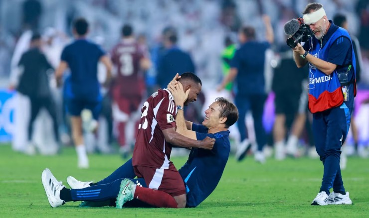 Thầy trò Lopetegui vỡ òa trong niềm vui chiến thắng
