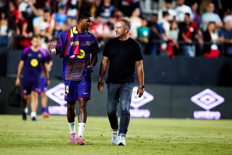 Rashford đang trở thành điểm sáng hiếm hoi của Barca