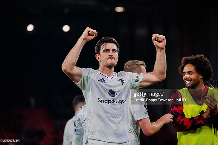 Maguire tỏa sáng cuối trận, giúp MU hạ Liverpool ngay tại Anfield