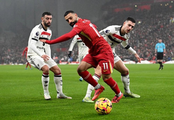 Liverpool từng bất lực trước lối chơi "đổ bê tông", tận dụng bóng dài của MU ở lần gần nhất chạm trán tại Anfield