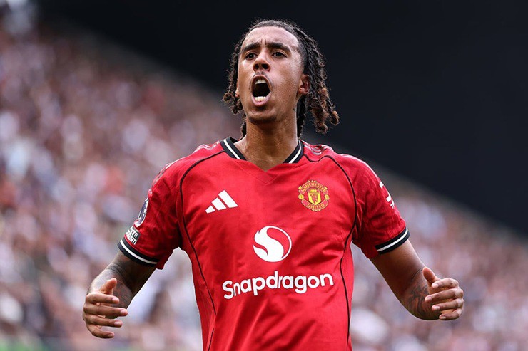 Leny Yoro được đề cử giải Golden Boy 2025 cùng 9 sao trẻ Premier League