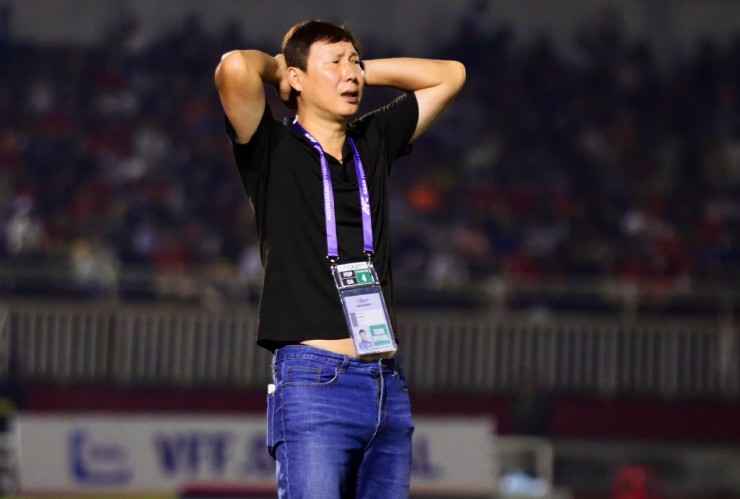 Thầy Kim nổi cáu vì cơ hội bị bỏ lỡ, ĐT Việt Nam nhận thưởng "nóng" 800 triệu đồng - 3