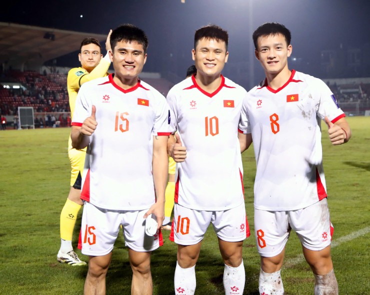 Thầy Kim nổi cáu vì cơ hội bị bỏ lỡ, ĐT Việt Nam nhận thưởng "nóng" 800 triệu đồng - 9