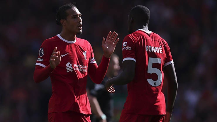 Van Dijk và Konate không còn chắc chắn như mùa trước