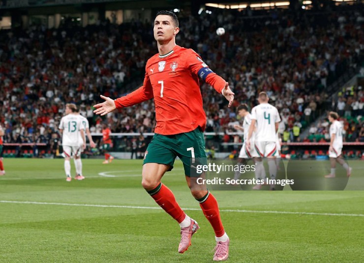 Video bóng đá Bồ Đào Nha - Hungary: Đỉnh cao Ronaldo, vỡ òa phút 90+1 (Vòng loại World Cup) - 2
