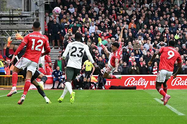 Chelsea hú vía khi không thủng lưới trước 2 cơ hội của Gibbs-White