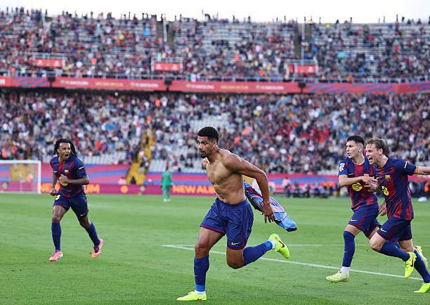 Araujo mang lại bàn thắng quý như vàng cho Barca ở phút 90+3