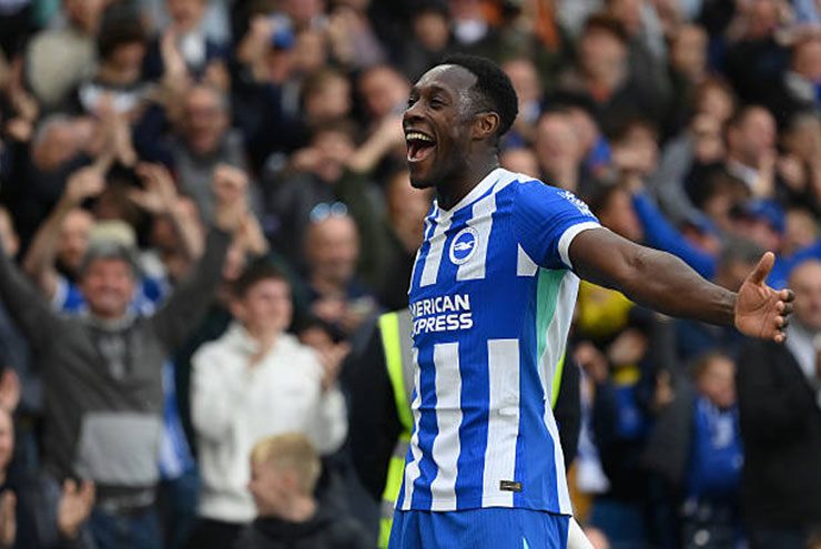 Danny Welbeck đã lập cú đúp hạ Chelsea và Newcastle