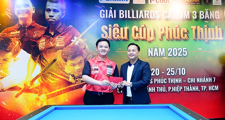 Bao Phương Vinh nhận quà khích lệ sau những thành công tại đấu trường thế giới