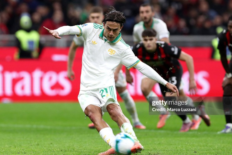 Dybala có cơ hội dứt điểm từ chấm 11m