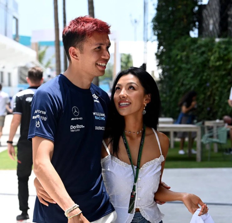 Alex Albon kết duyên cùng nữ golfer Muni He