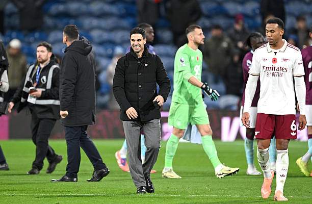 HLV Arteta cười tươi sau trận thắng Burnley