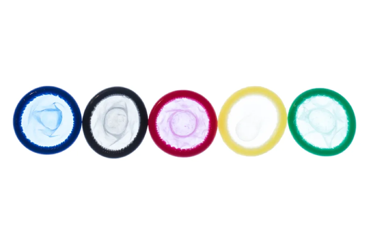 Khoảng 10.000 chiếc bao cao su được phát miễn phí đã hết sạch chỉ trong ba ngày đầu. Ủy ban Olympic quốc tế phải nhanh chóng bổ sung nguồn cung. Truyền thông Ý mô tả bầu không khí ở làng VĐV năm nay “nóng” hơn bao giờ hết.