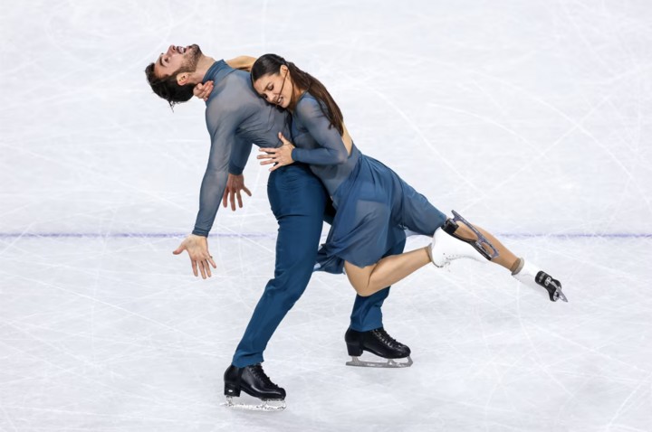 Laurence Fournier Beaudry và Guillaume Cizeron của đội tuyển Pháp tranh tài ở phần thi khiêu vũ tự do. (Nguồn: NBC)