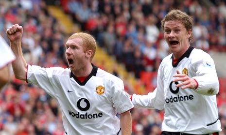 Paul Scholes là cầu thủ MU duy nhất được bầu vào đội hình tiêu biểu PFA mùa 2002/03 dù MU vô địch Premier League