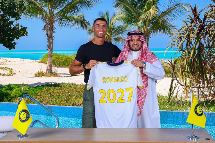 Ronaldo cam kết tương lai với Al Nassr