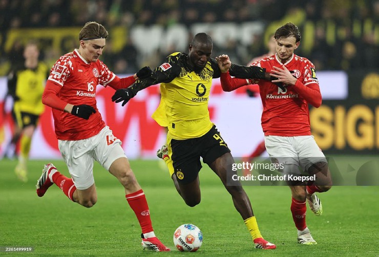 Dortmund thắng dễ