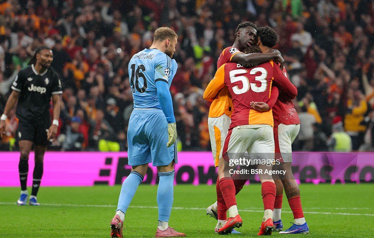 Galatasaray&nbsp;nã 5 bàn vào lưới Juventus