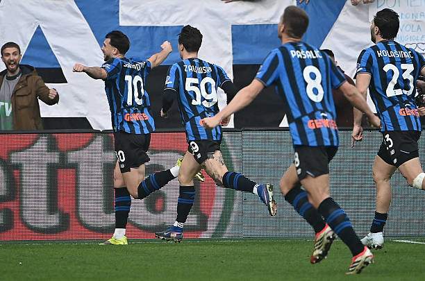 Atalanta dẫn ngược sau 2 tình huống không chiến
