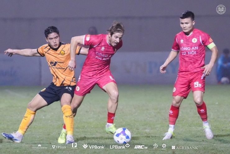 Công an Hà Nội FC vẫn đang chiếm lợi thế trên đường đua